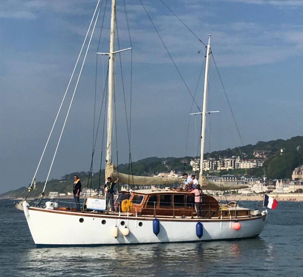 Port Deauville Yacht Vintage Экстерьер фото